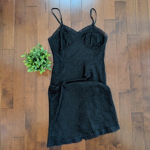 BLACK LACEY VINTAGE MIDI DRESS - Picture 1 of 3